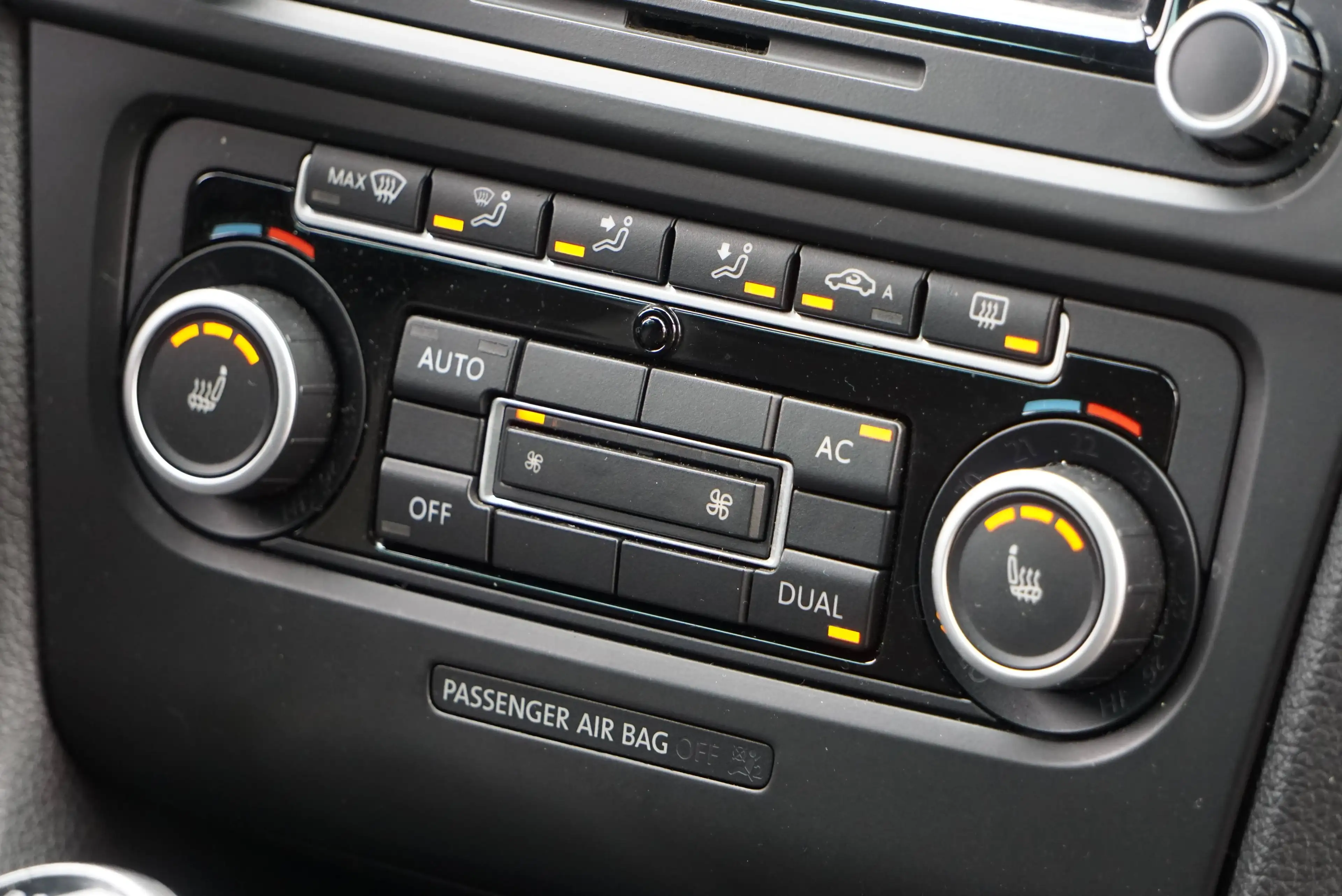 Volkswagen Golf R 2.0 TSI 4Motion BI-XENON DYNAUDIO CLIMTRONIC CRUISE — photo 14