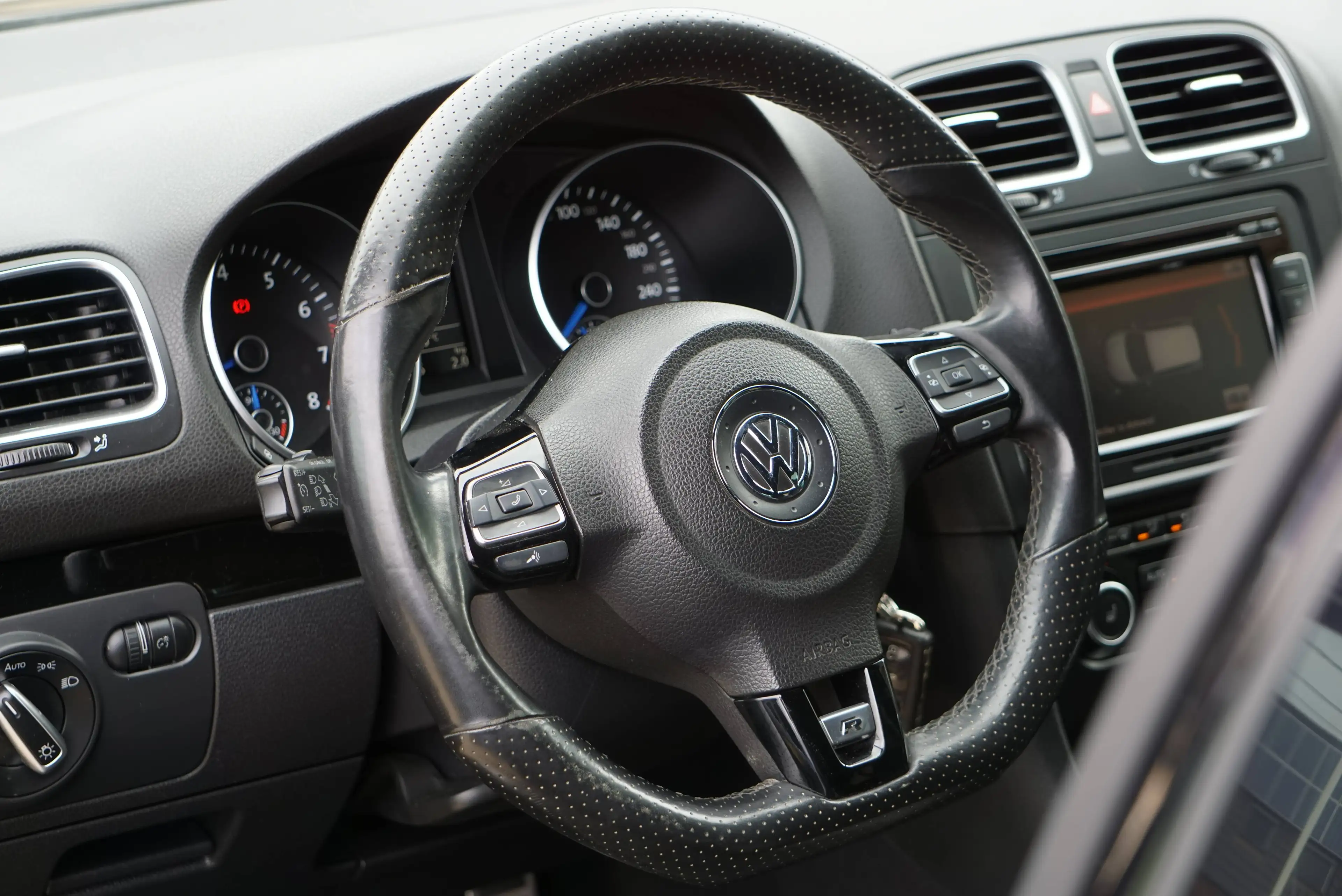 Volkswagen Golf R 2.0 TSI 4Motion BI-XENON DYNAUDIO CLIMTRONIC CRUISE — photo 9