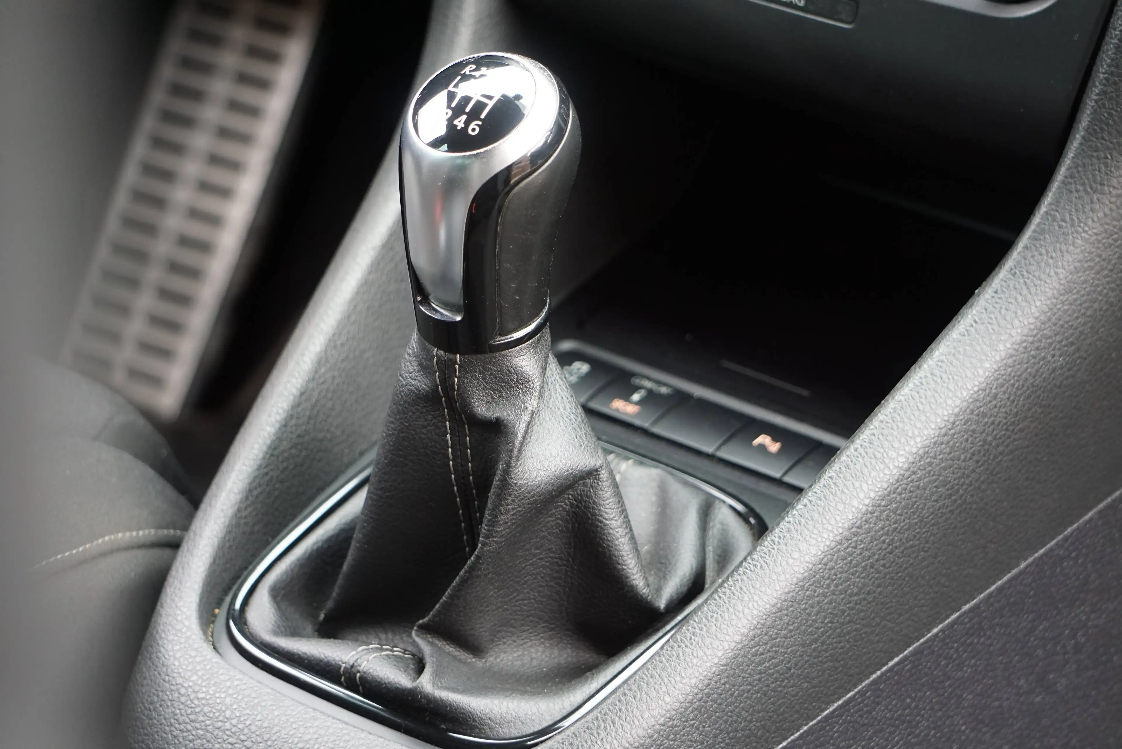 Volkswagen Golf R 2.0 TSI 4Motion BI-XENON DYNAUDIO CLIMTRONIC CRUISE — photo 15