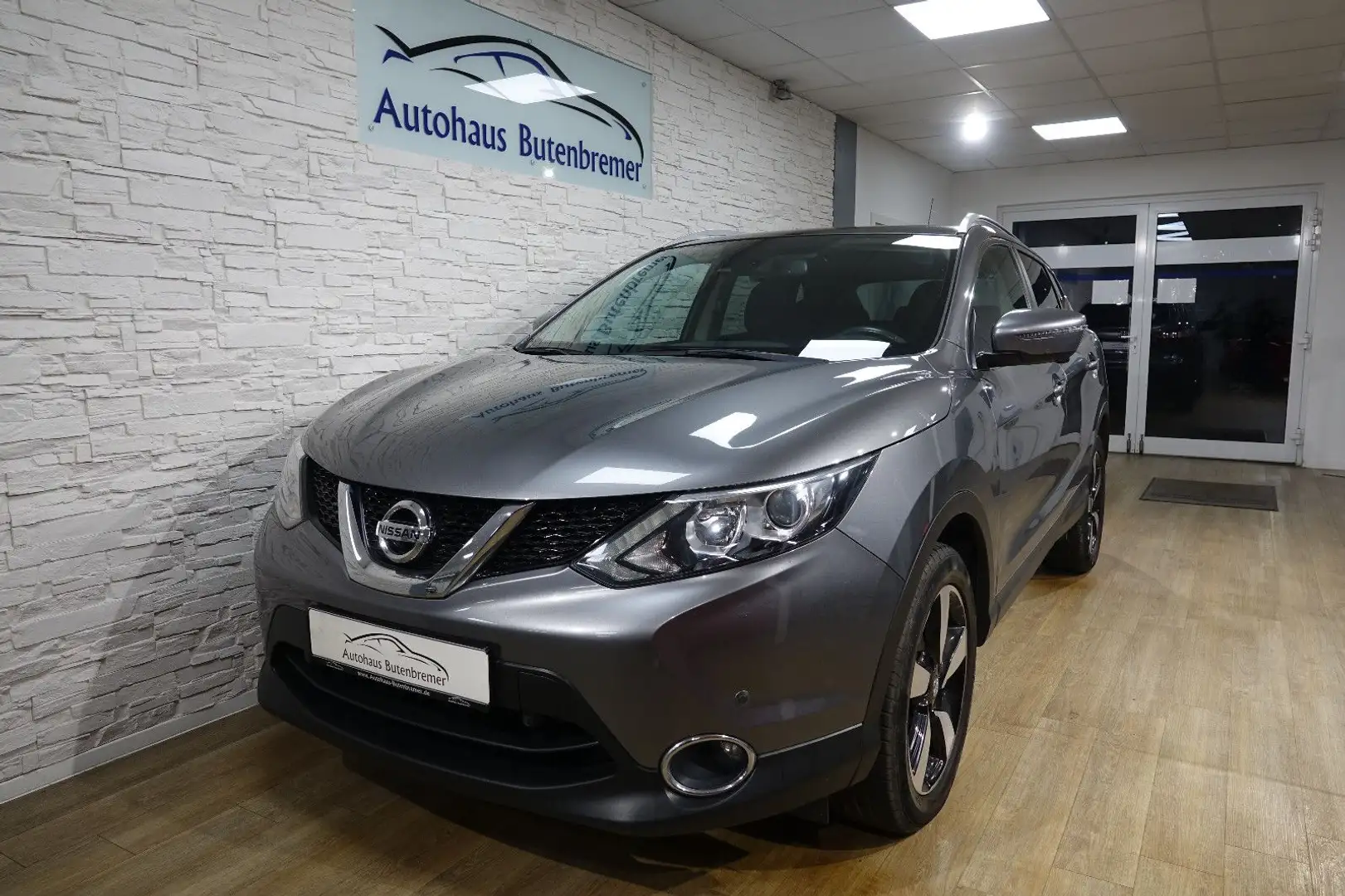 Nissan Qashqai 1.2 360° Start/Stop Navi Tempo. DAB Grau - 1