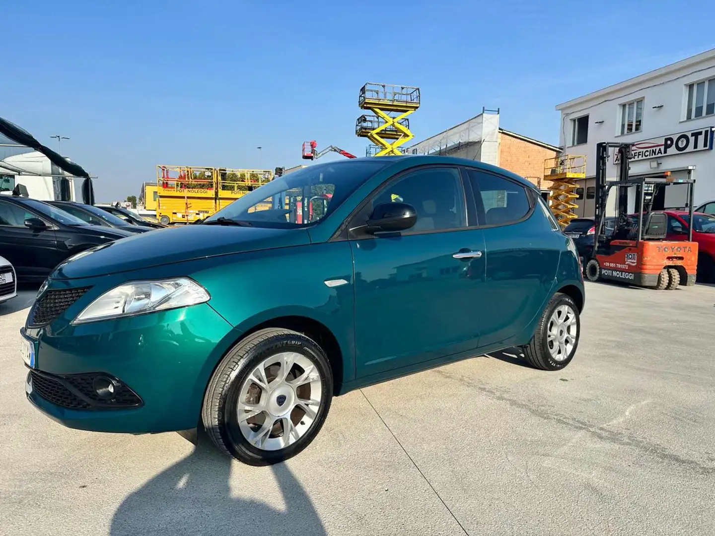 Lancia Ypsilon 1.2 69 CV 5 porte S&S Gold OK NEOPATENTATO Vert - 1