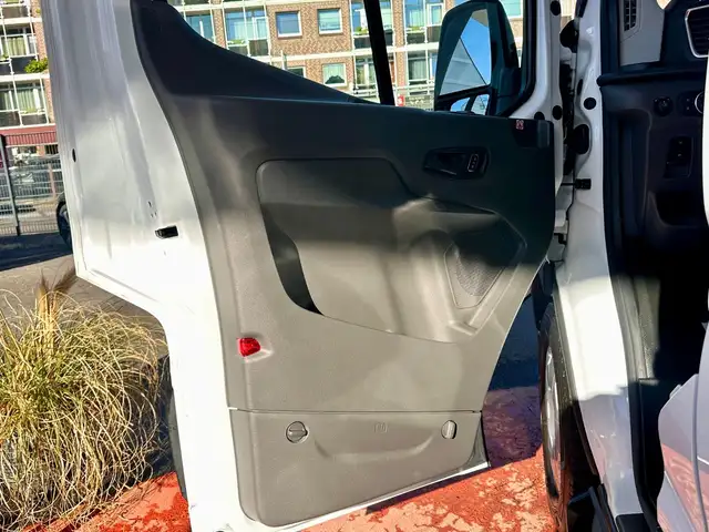 Ford Transit view 12