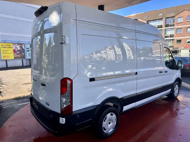 Ford Transit view 3