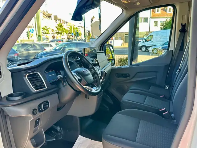 Ford Transit view 13