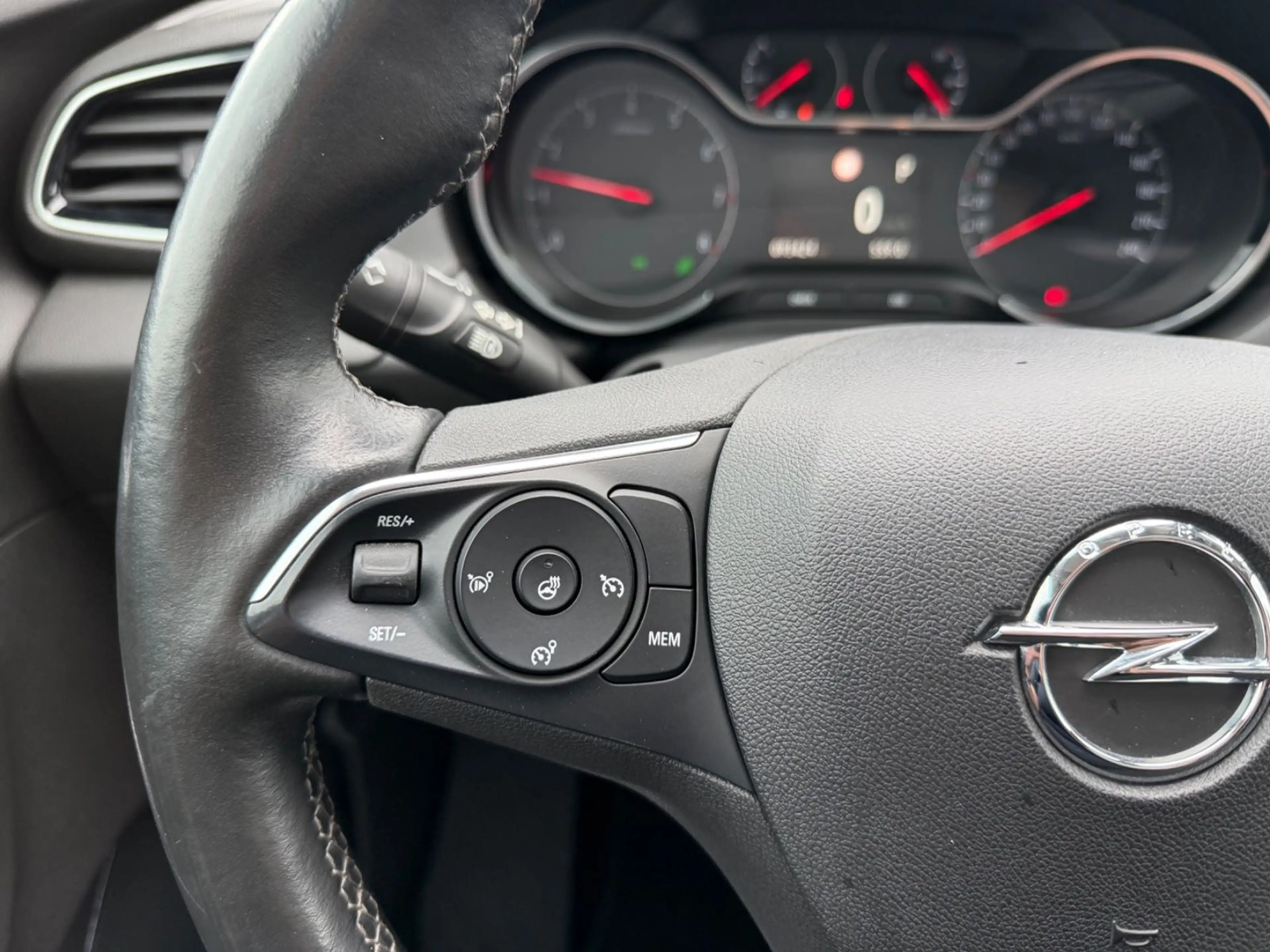 Opel Grandland (X) LED Navi PDC Pano SHZ SpurW el.Heck — photo 11