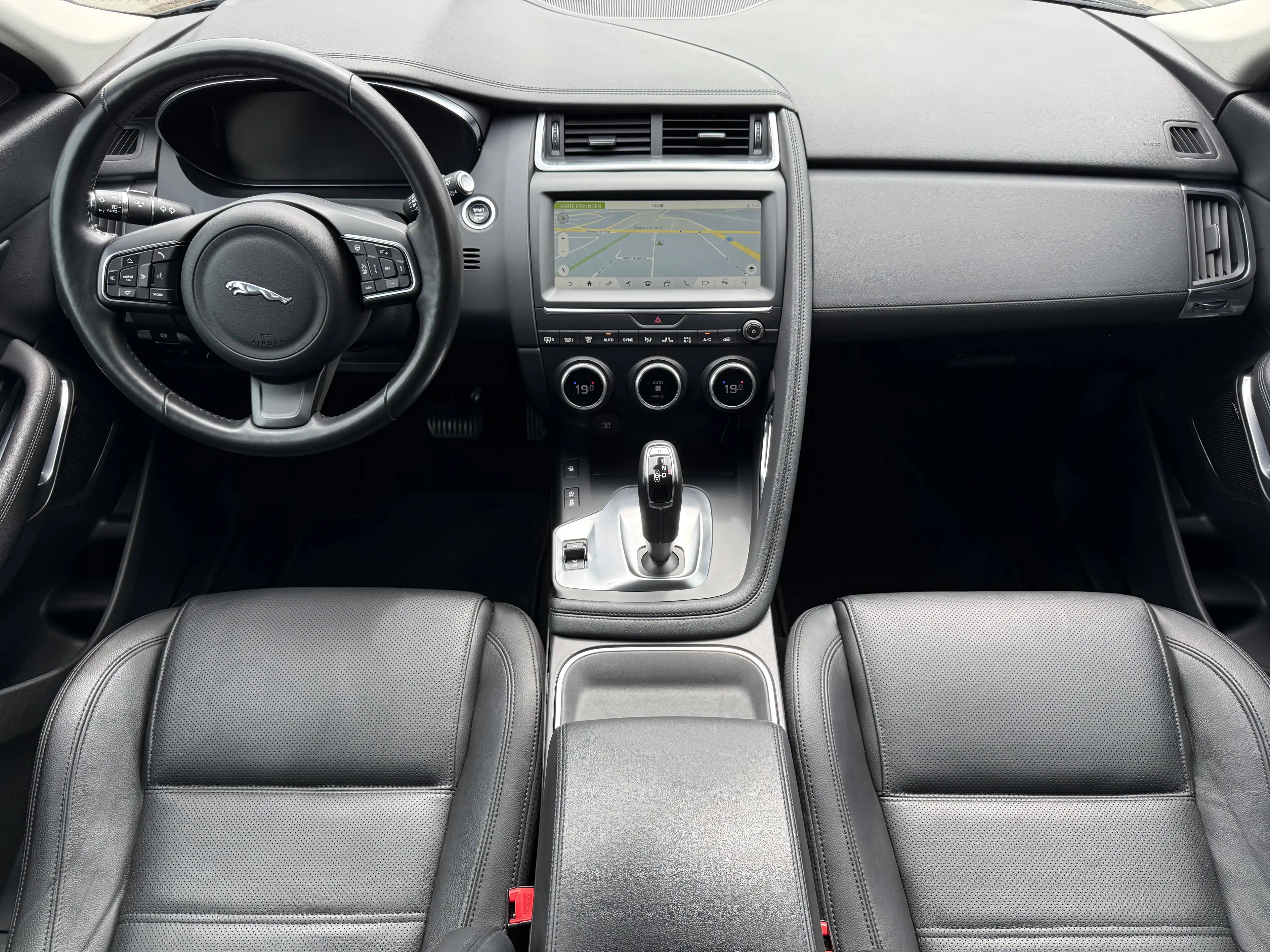 Jaguar E-Pace 2.0I4 P250 SE AWD Aut. //ERSTBESITZ// — photo 9