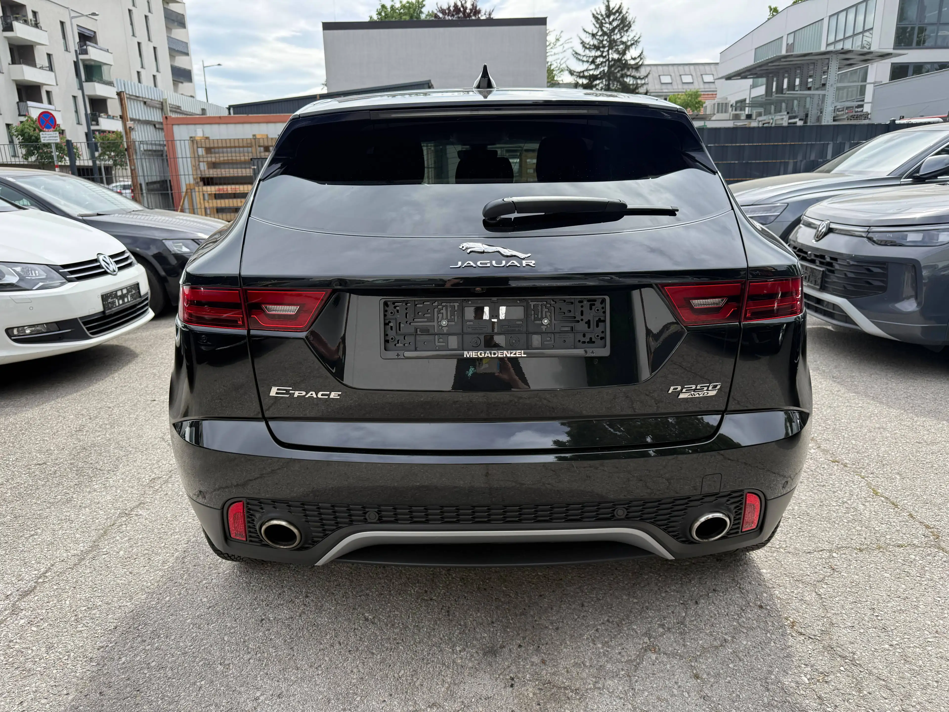 Jaguar E-Pace 2.0I4 P250 SE AWD Aut. //ERSTBESITZ// — photo 8