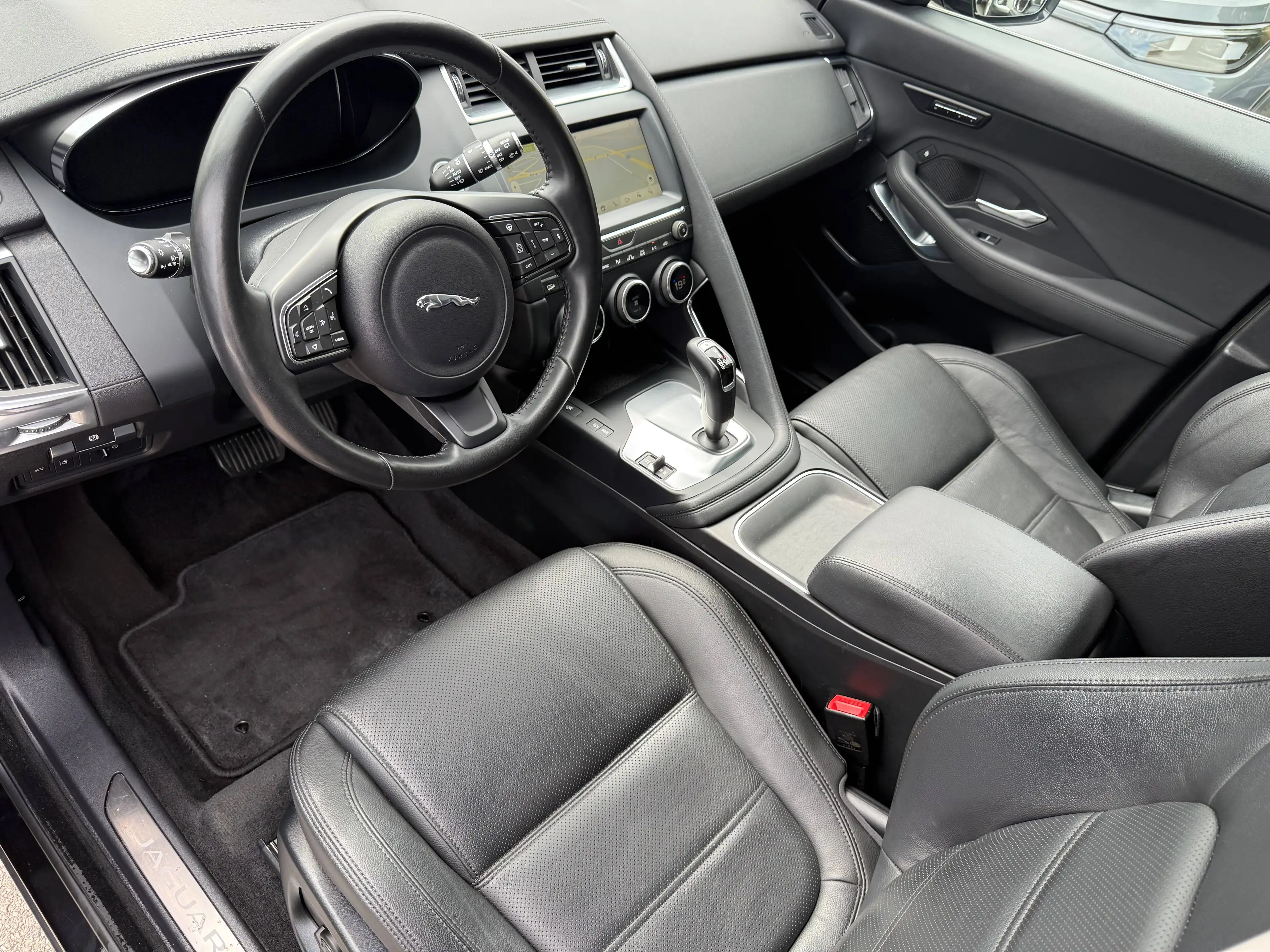 Jaguar E-Pace 2.0I4 P250 SE AWD Aut. //ERSTBESITZ// — photo 10
