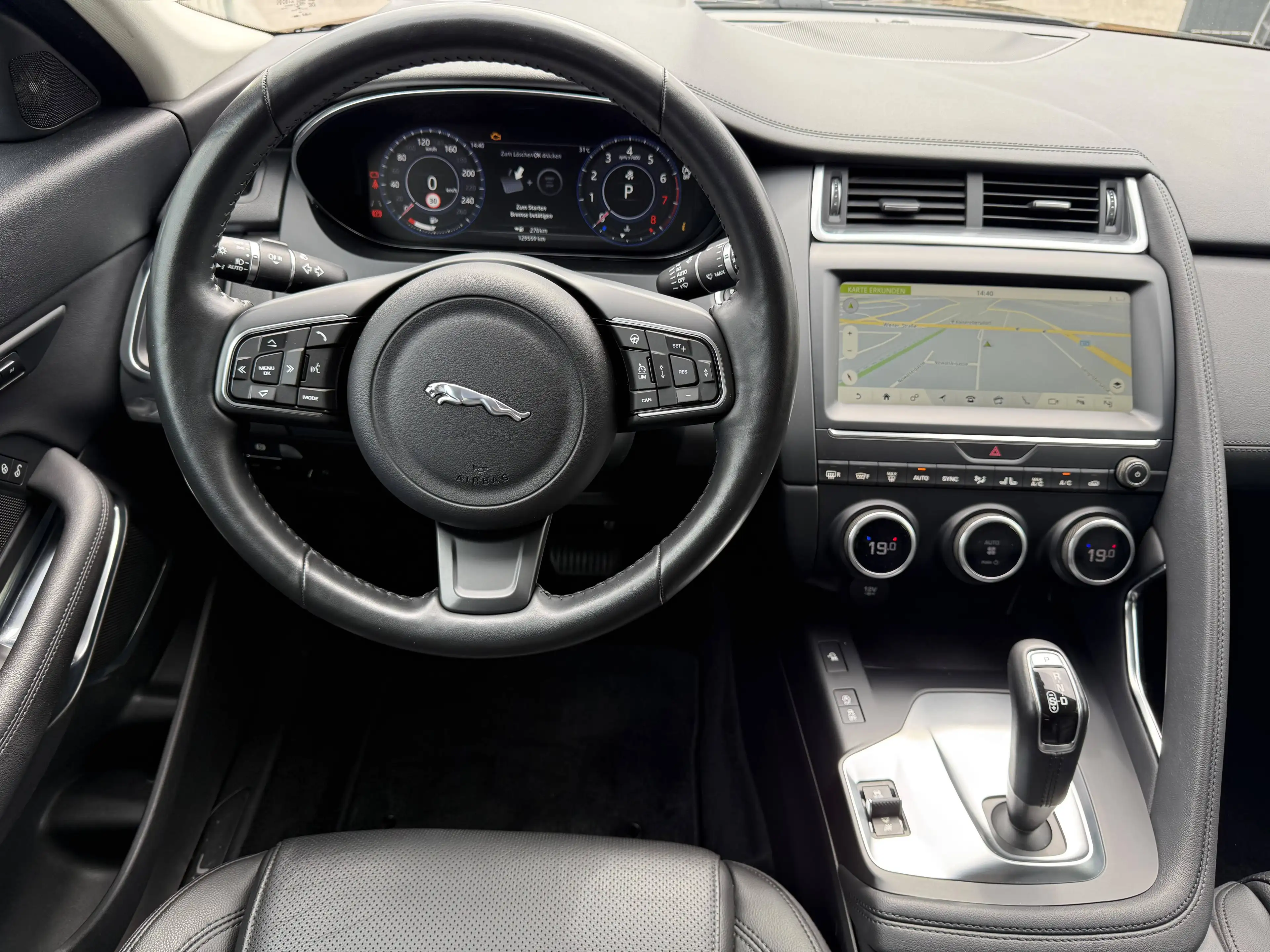 Jaguar E-Pace 2.0I4 P250 SE AWD Aut. //ERSTBESITZ// — photo 12