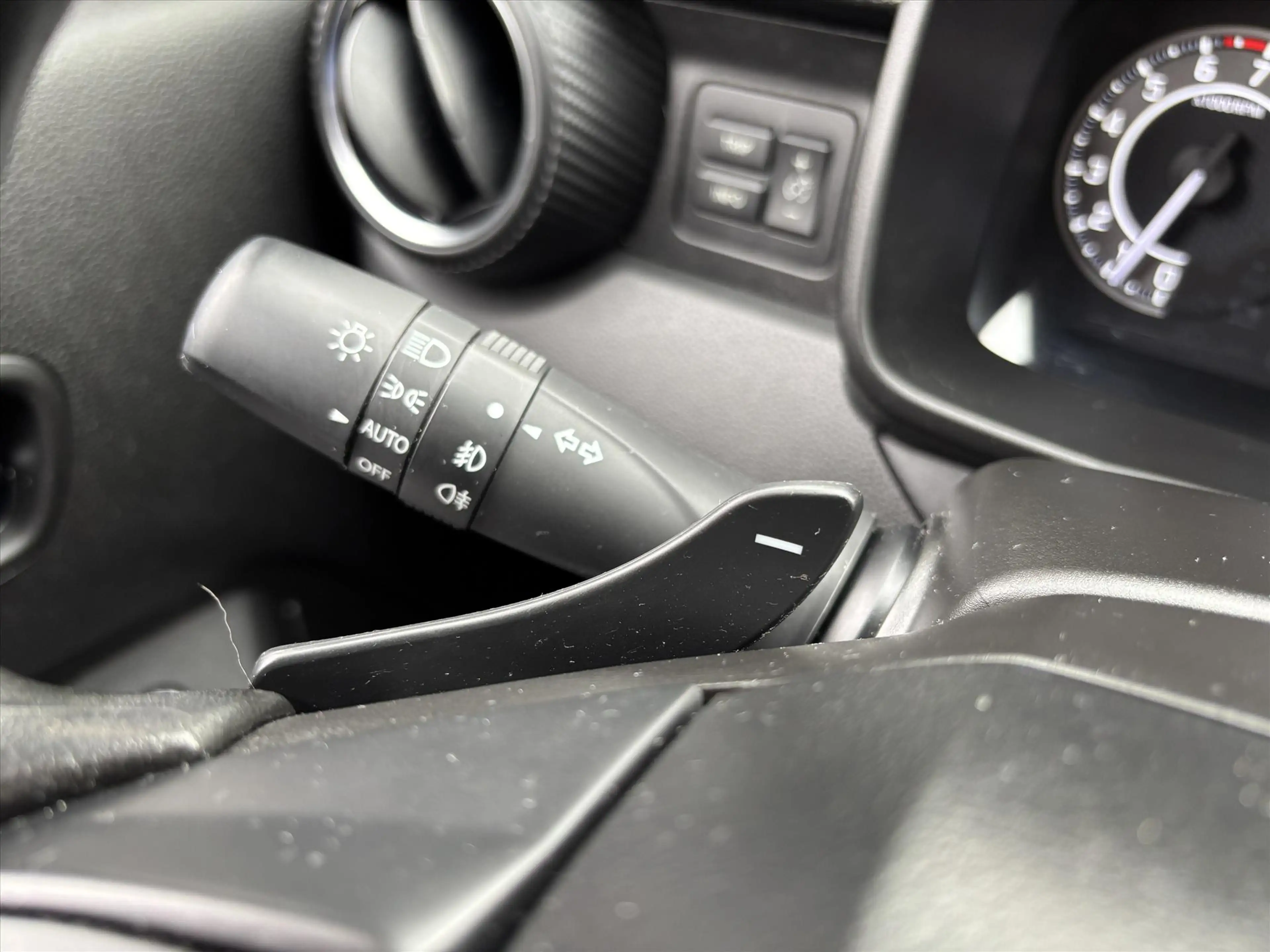Suzuki Ignis 1.2 Smart Hybrid 83pk CVT Select — photo 31