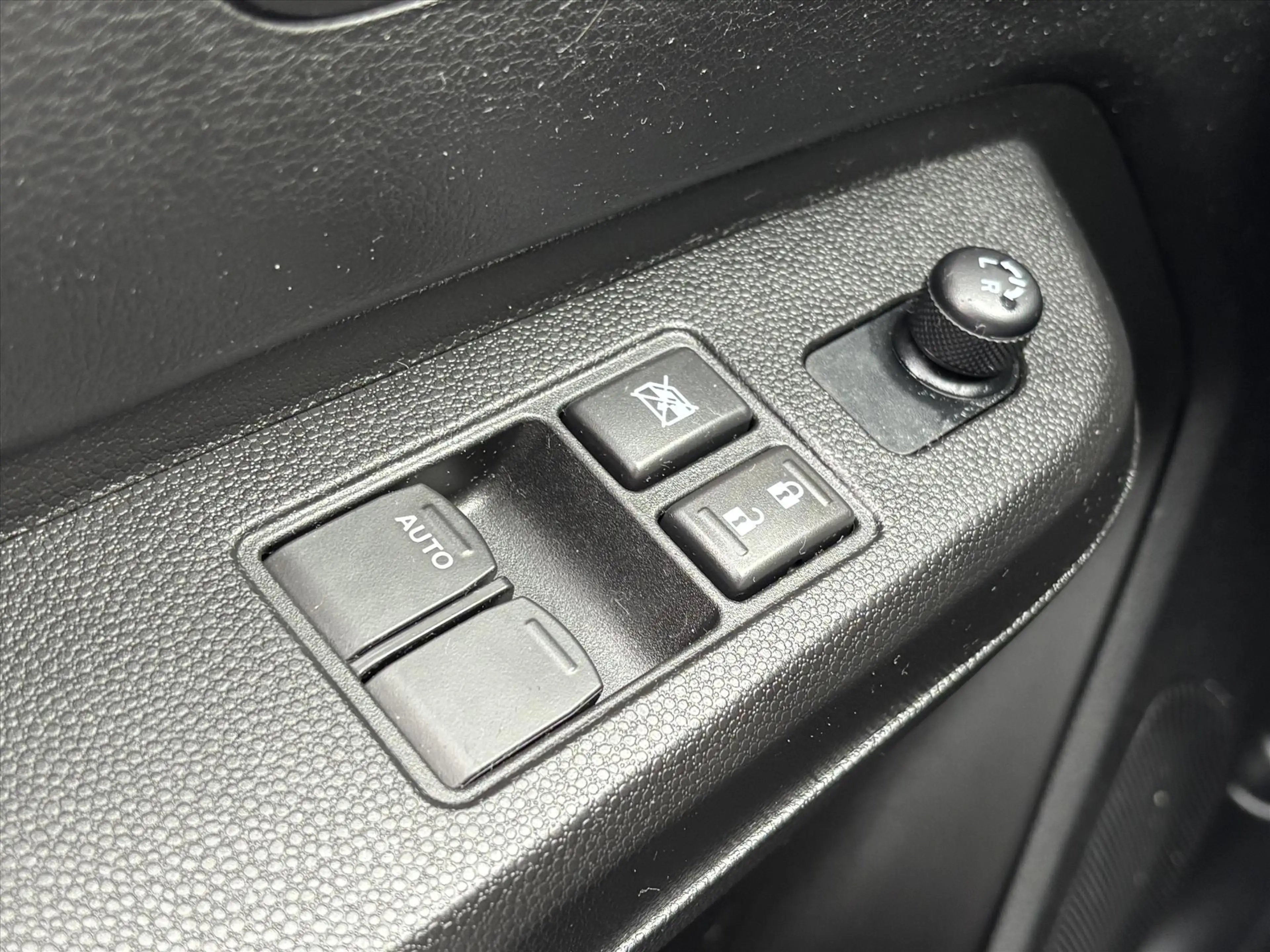 Suzuki Ignis 1.2 Smart Hybrid 83pk CVT Select — photo 33