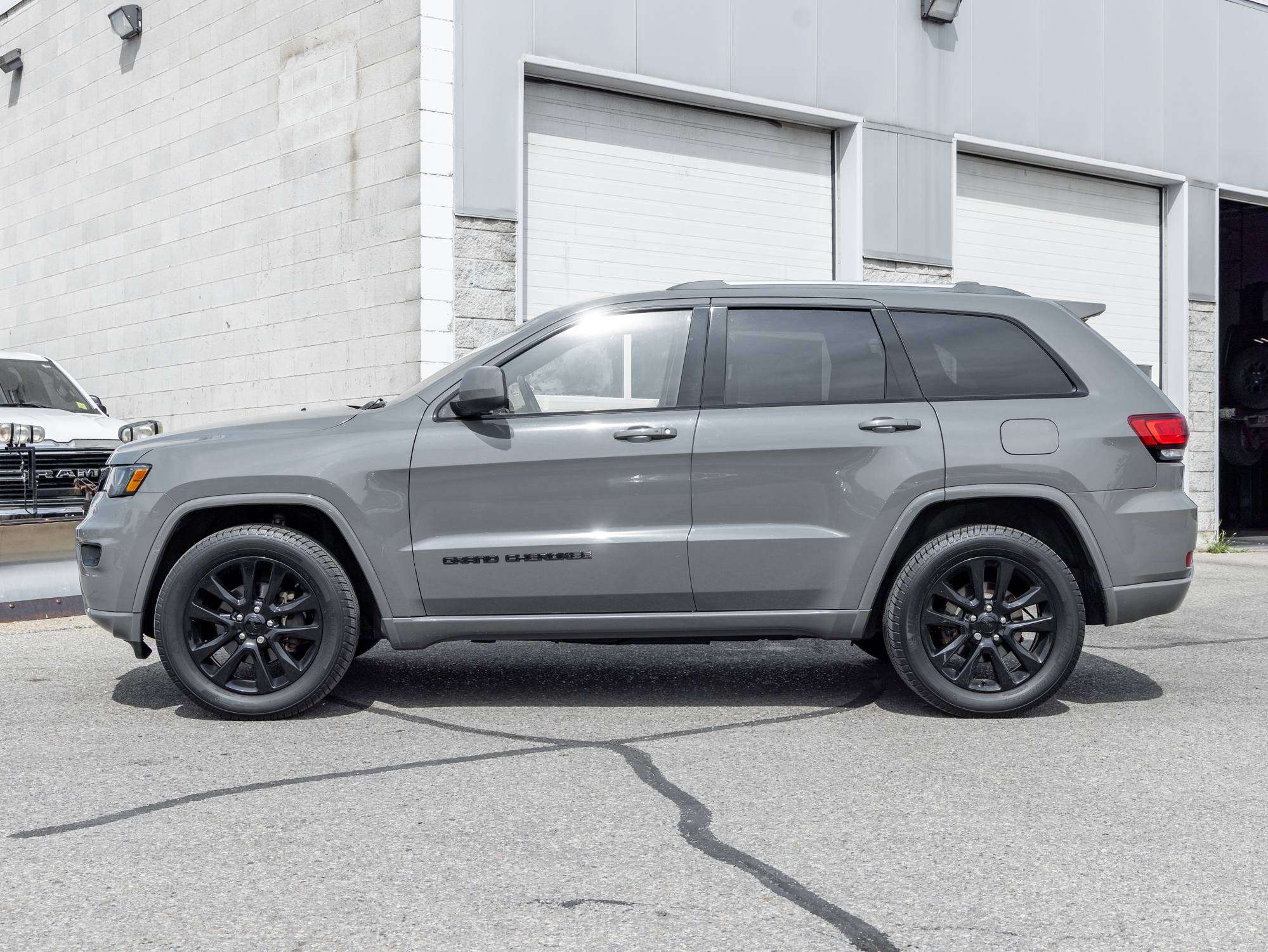 2019 Jeep Grand Cherokee ALTITUDE | SUNROOF | ALPINE SOUND | SIRIUS RADIO — снимка 1