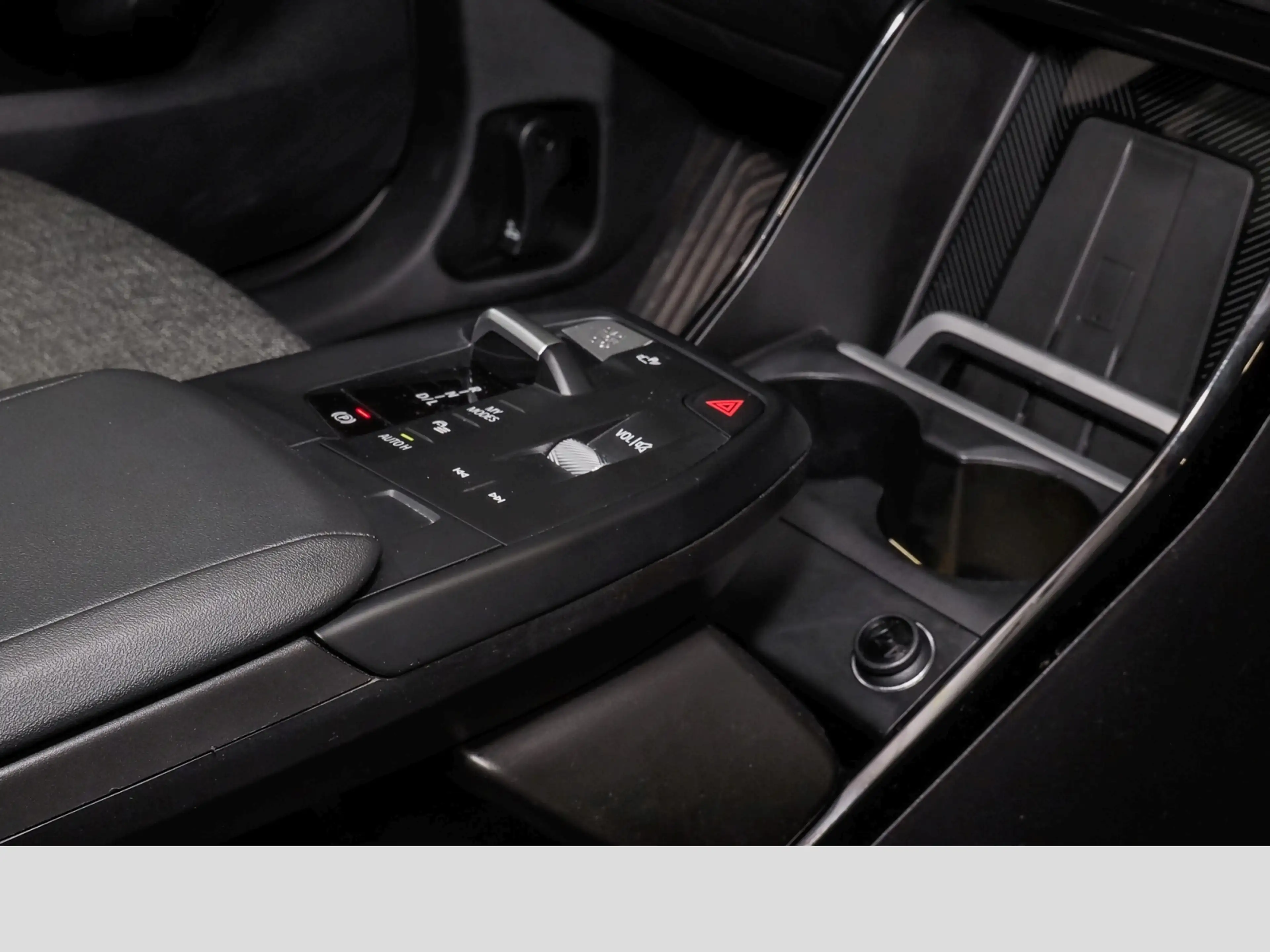 BMW X1 18 D — photo 8