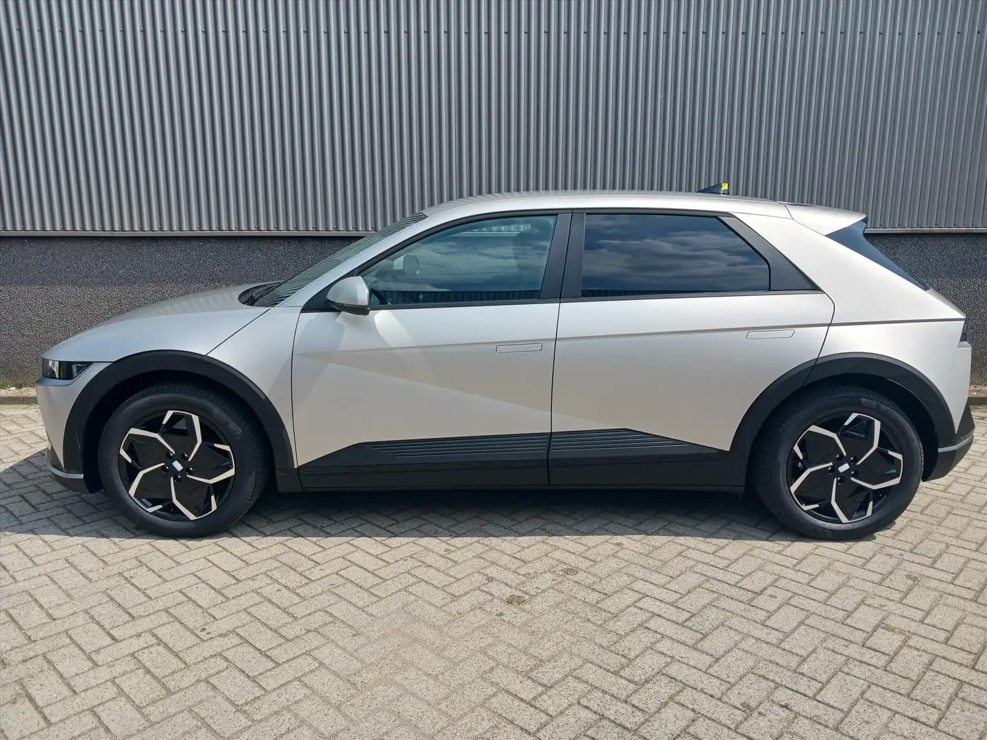Hyundai IONIQ 5 77,4 kWh 229pk RWD Connect+ Goud - 2