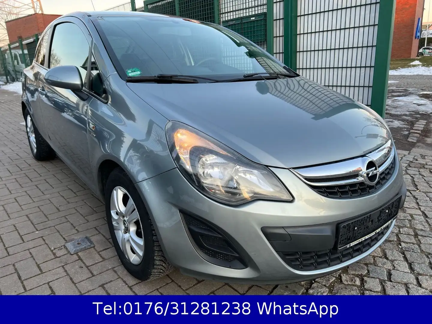 Opel Corsa D 1.4 Active !! Tüv-Service Neu !! Top Silber - 1
