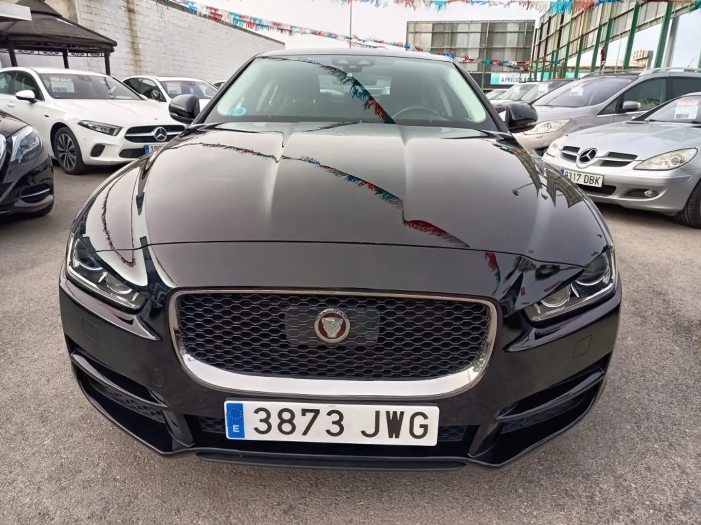 Jaguar XE Berlina Automático de 5 Puertas Negro - 2