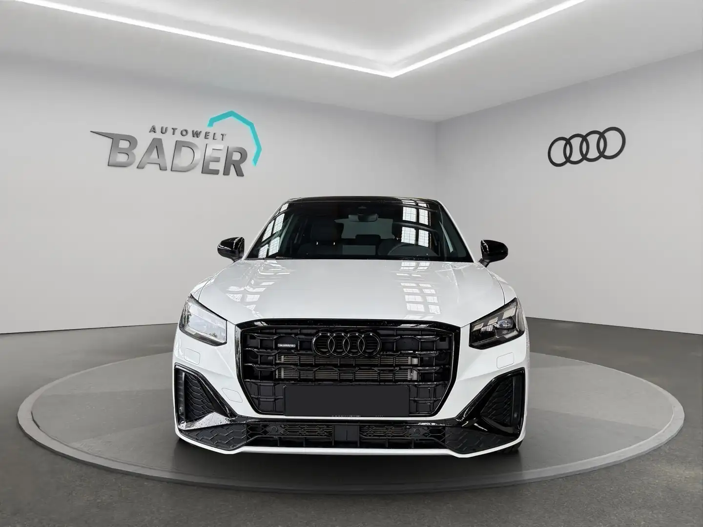 Audi Q2 2.0 TDI quattro S Line Matrix Navi Pano SHZ Grau - 2