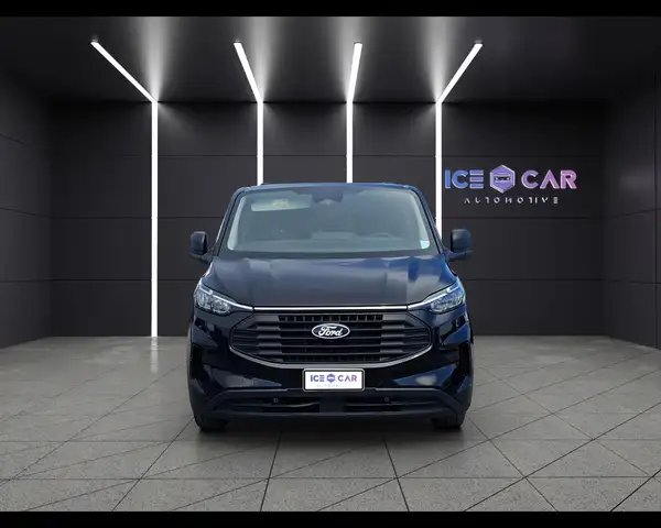 Ford Transit Custom view 2