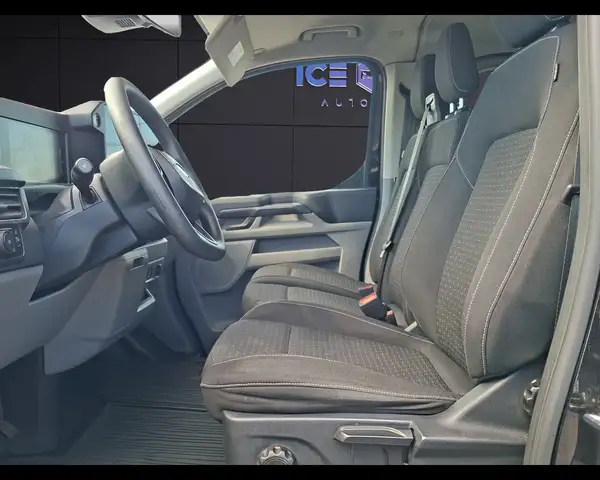 Ford Transit Custom view 8