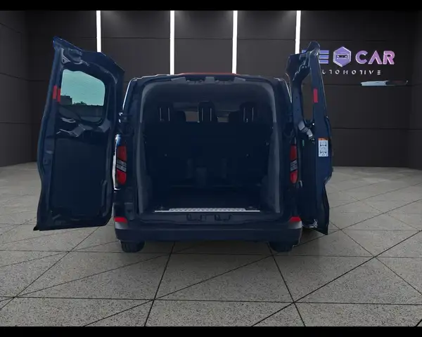 Ford Transit Custom view 16