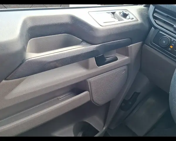 Ford Transit Custom view 14