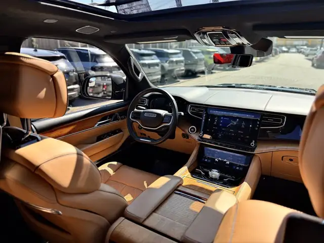 Jeep Grand Cherokee view 14