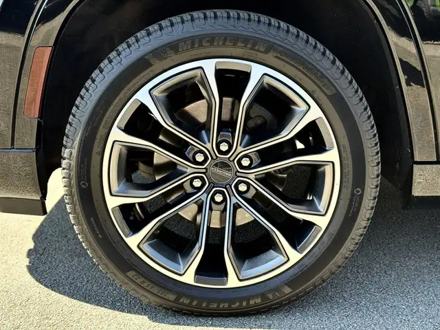 Jeep Grand Cherokee view 4