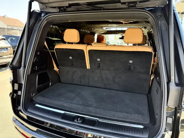 Jeep Grand Cherokee view 9