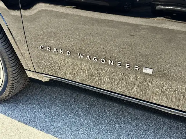 Jeep Grand Cherokee view 5