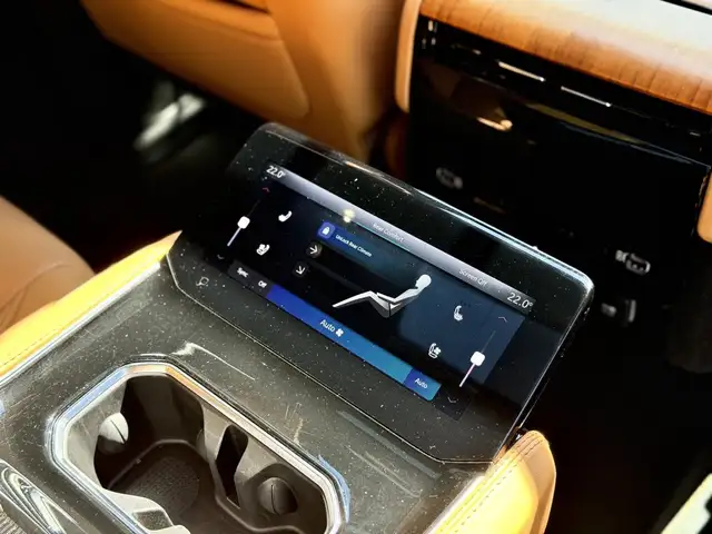 Jeep Grand Cherokee view 12