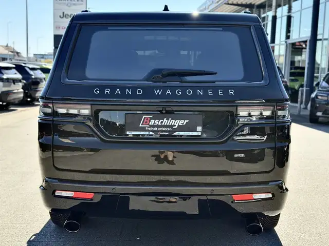 Jeep Grand Cherokee view 7