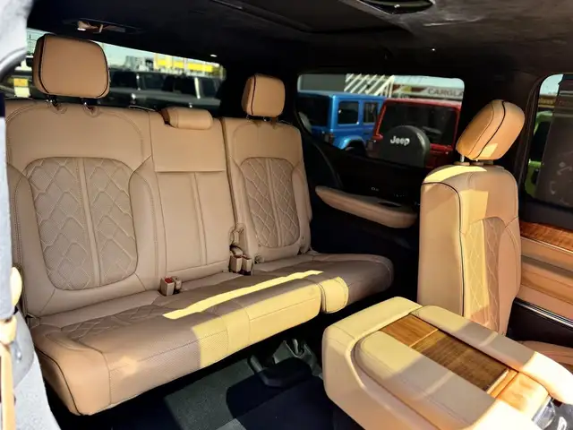 Jeep Grand Cherokee view 10