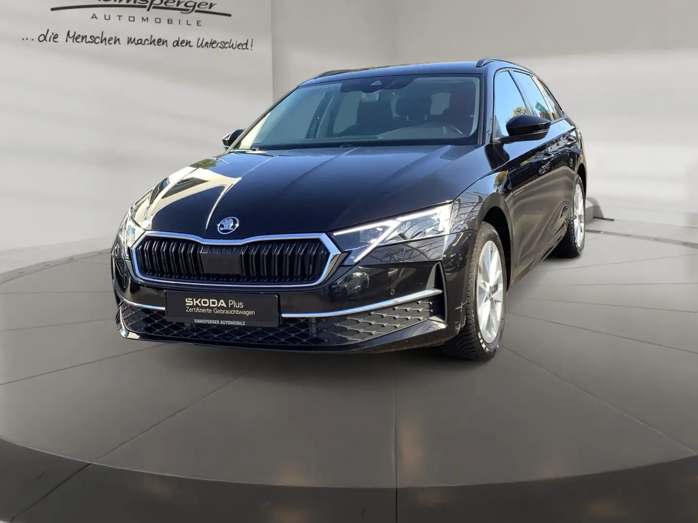 Skoda Octavia Combi 1.5 TSI DSG Selection ACC Matrix Schwarz - 2