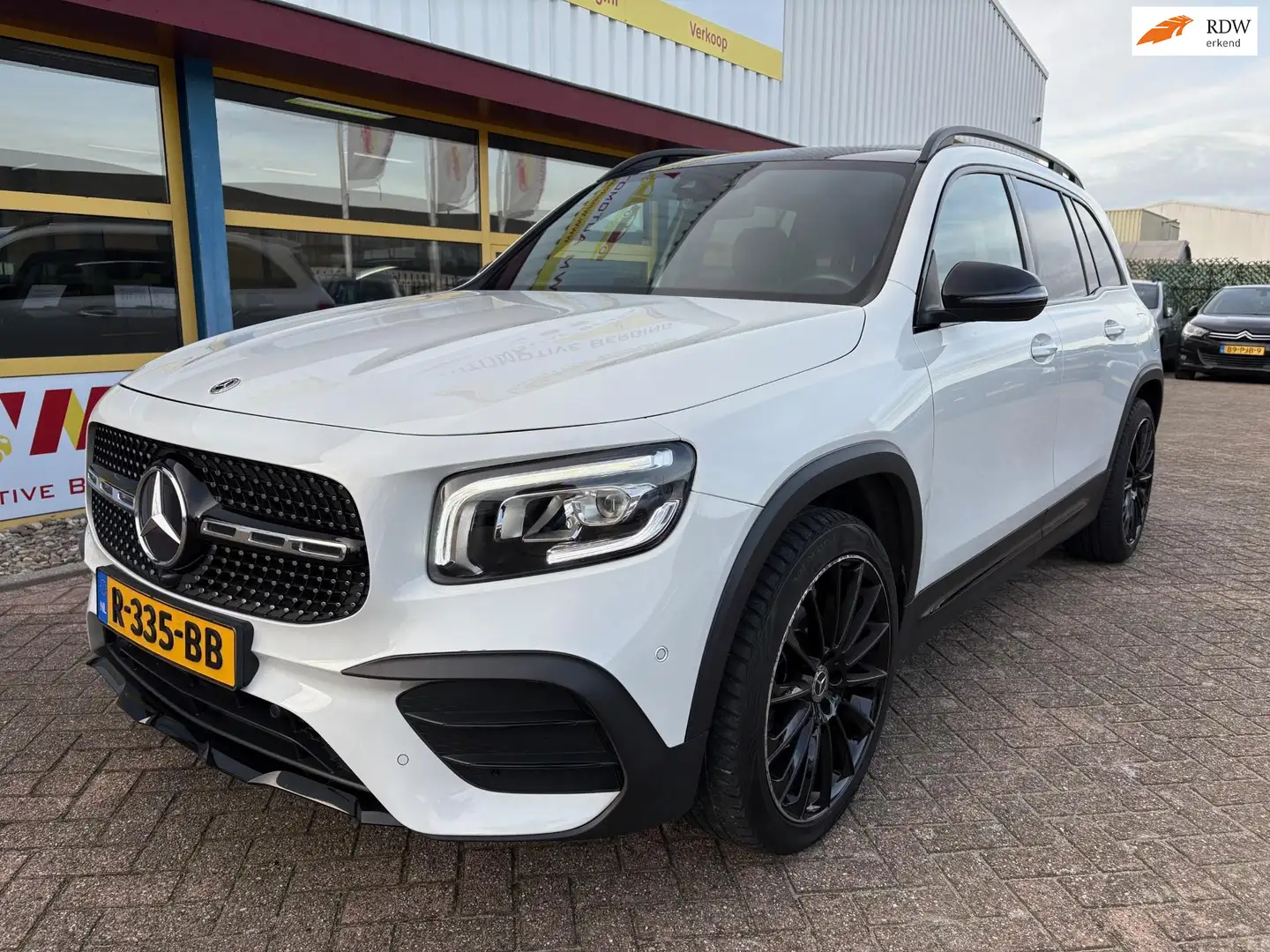 Mercedes-Benz GLB 200 Business Solution AMG PANARAMDAK Wit - 1
