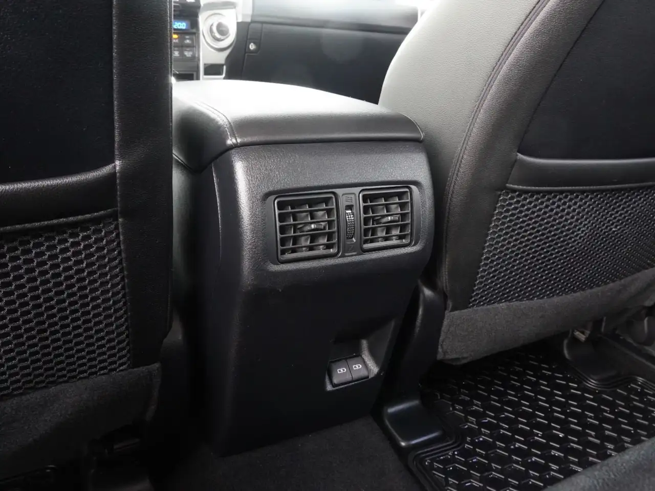 Toyota 4-Runner снимка Toyota 4-Runner