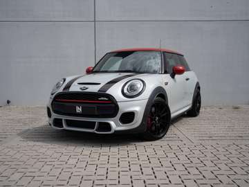 JCW Uitlaatsysteem | Achteruitrijcamera | Parkeersensoren | Harman/Kardon | Head-Up | OZ Racing velgen...