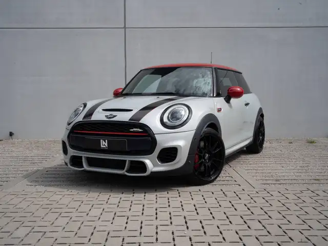 MINI John Cooper Works JCW Uitlaatsysteem | Achteruitrijcamera | Parkeersensoren | Harman/Kardon | Head-Up | OZ Racing velgen...