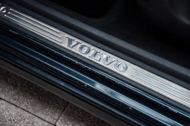 Volvo V40 view 9