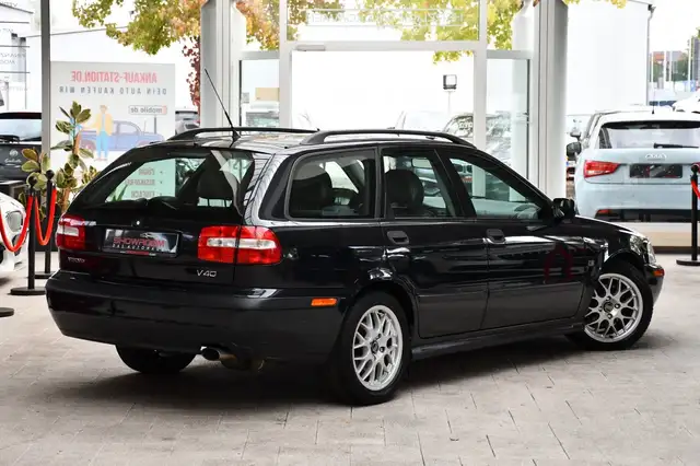 Volvo V40 view 2