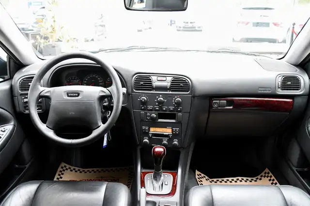 Volvo V40 view 18