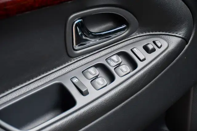 Volvo V40 view 8