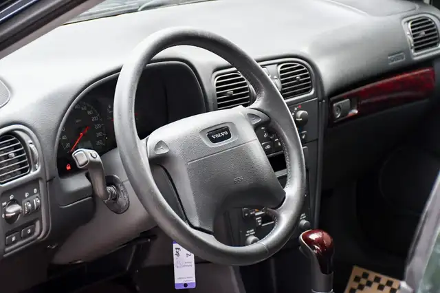 Volvo V40 view 16