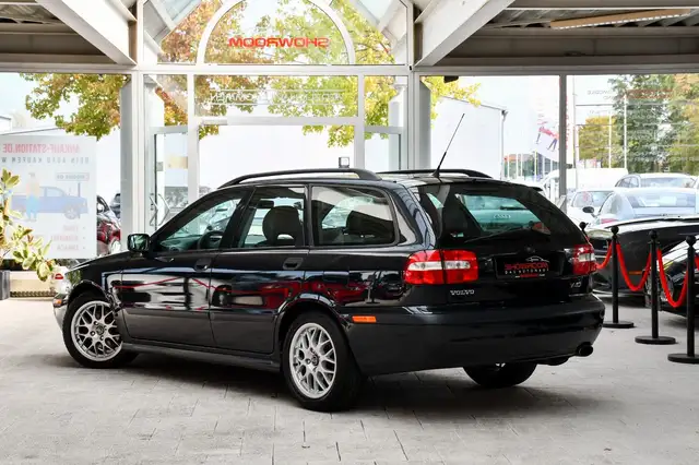 Volvo V40 view 4