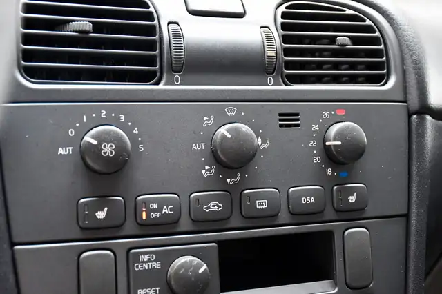 Volvo V40 view 24