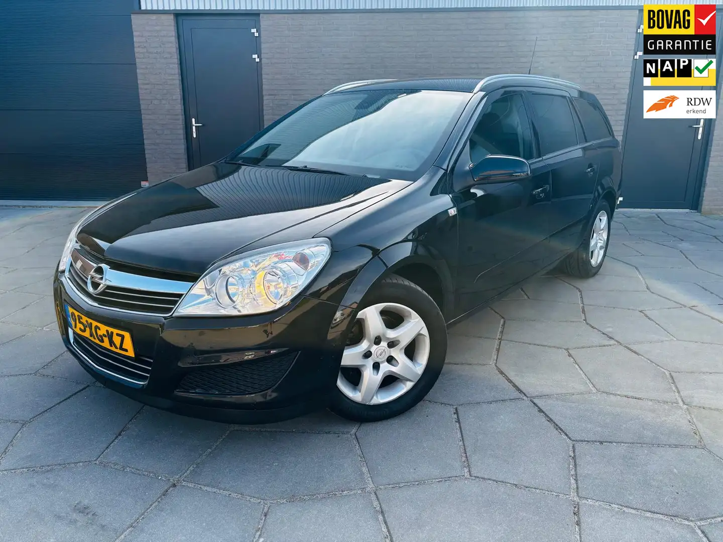 Opel Astra Wagon 1.8 Essentia \ AIRCO|Station|Dakrails |centr Zwart - 1