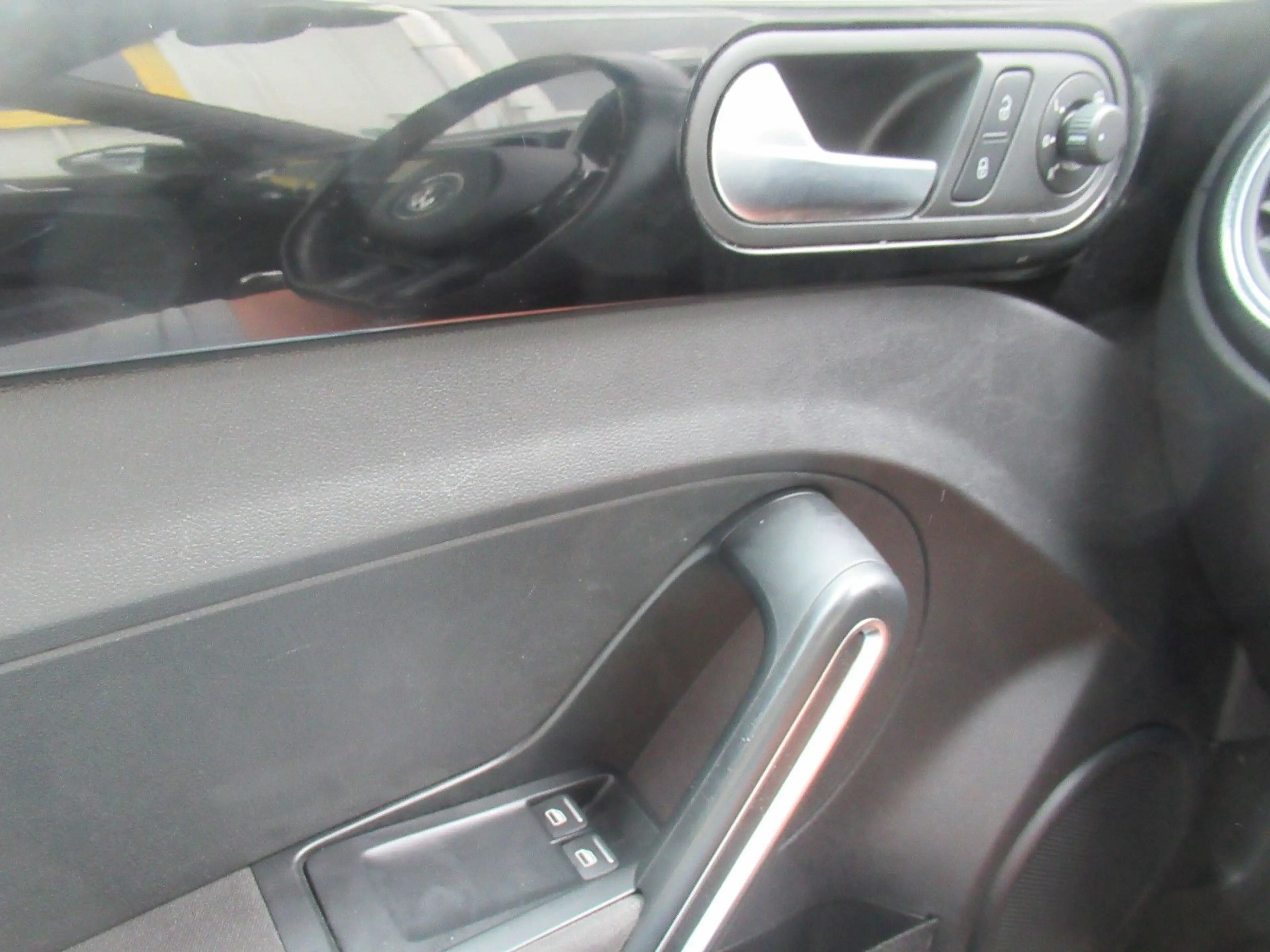 Volkswagen New Beetle 2.0TSI Sport Navi DSG SHZG PDC — photo 8