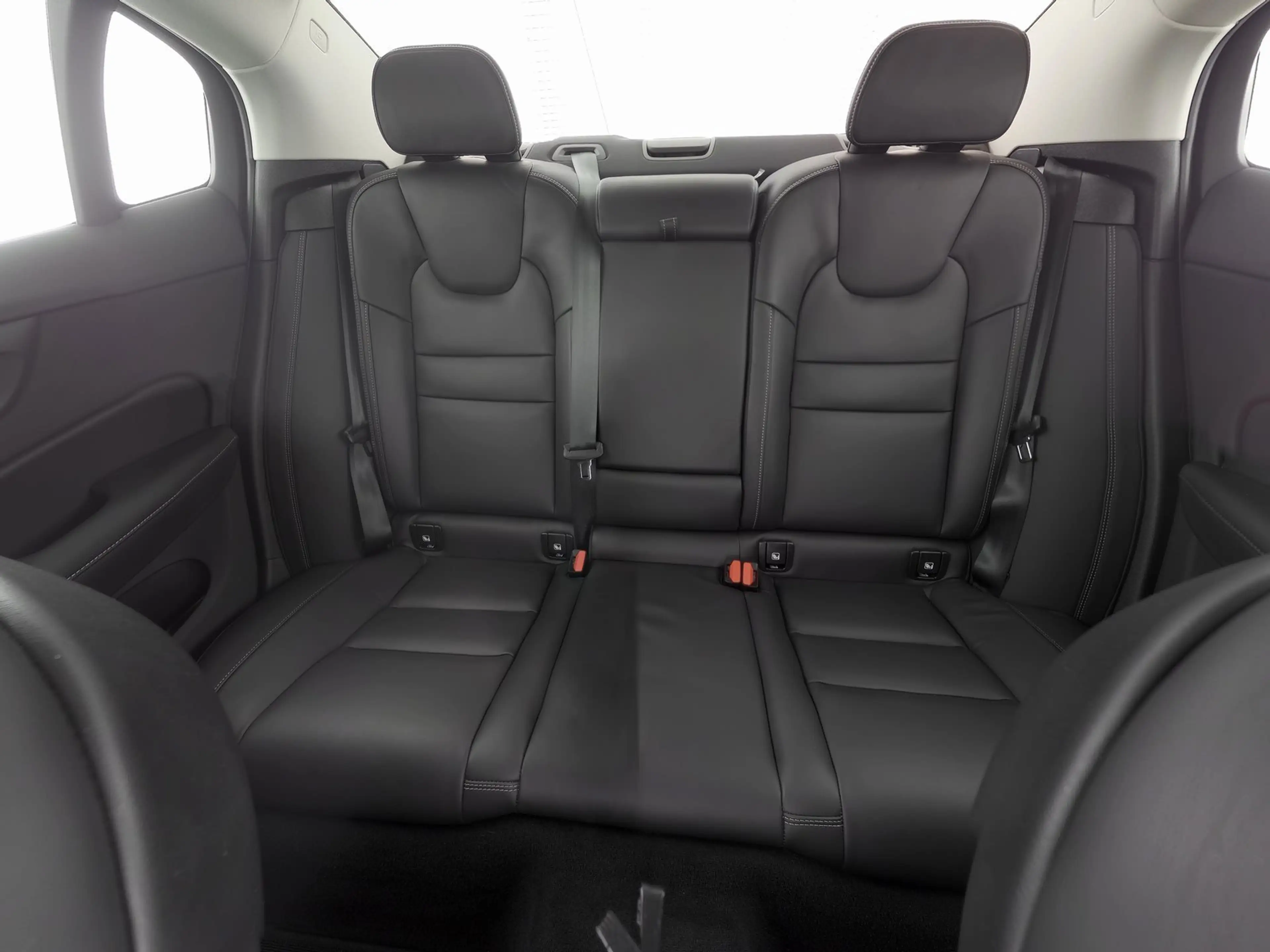 Volvo S60 B4 Plus Dark PANORAMA*20"STHZ*360°MASSAGE — photo 4