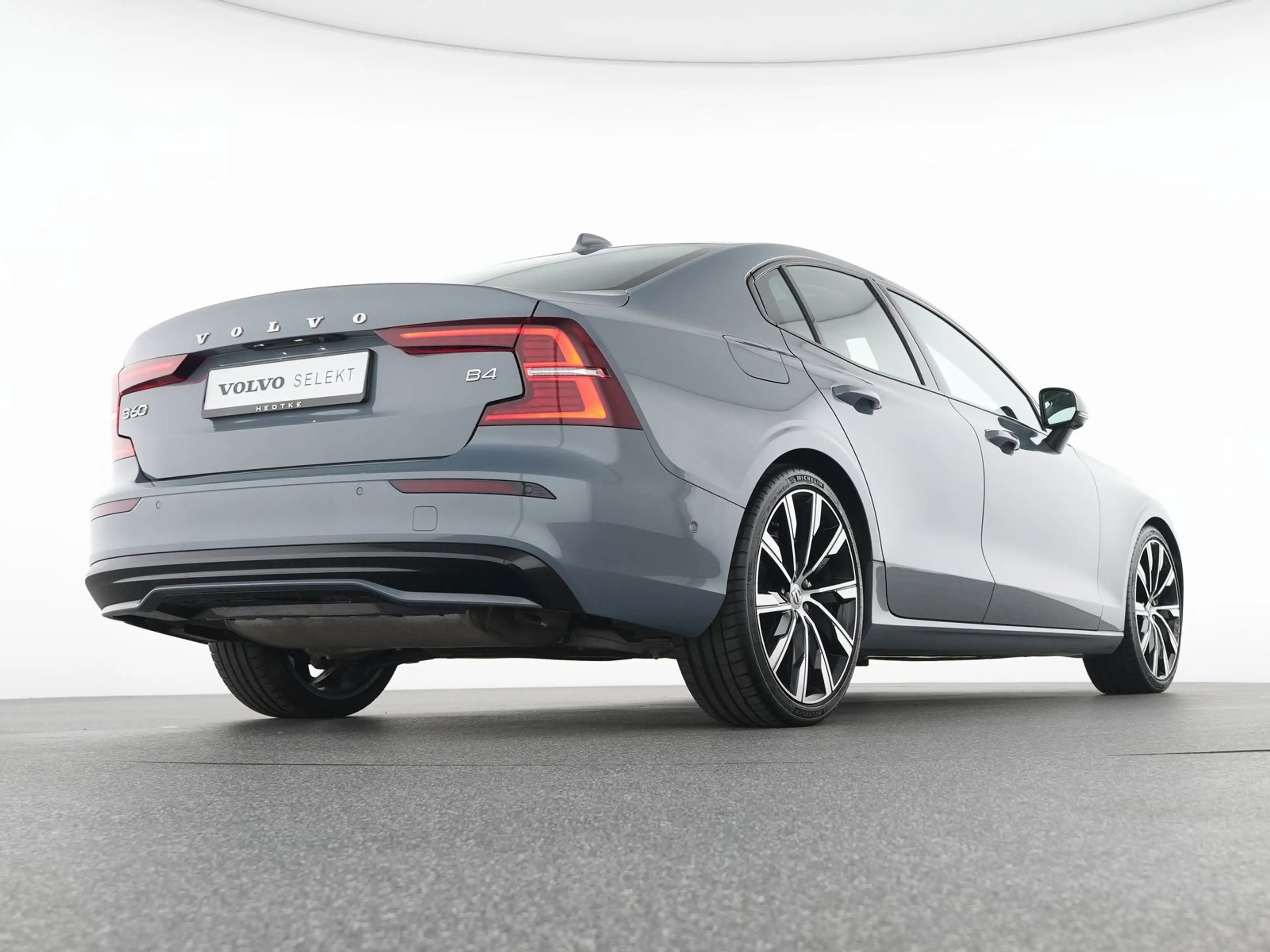 Volvo S60 B4 Plus Dark PANORAMA*20"STHZ*360°MASSAGE — photo 7