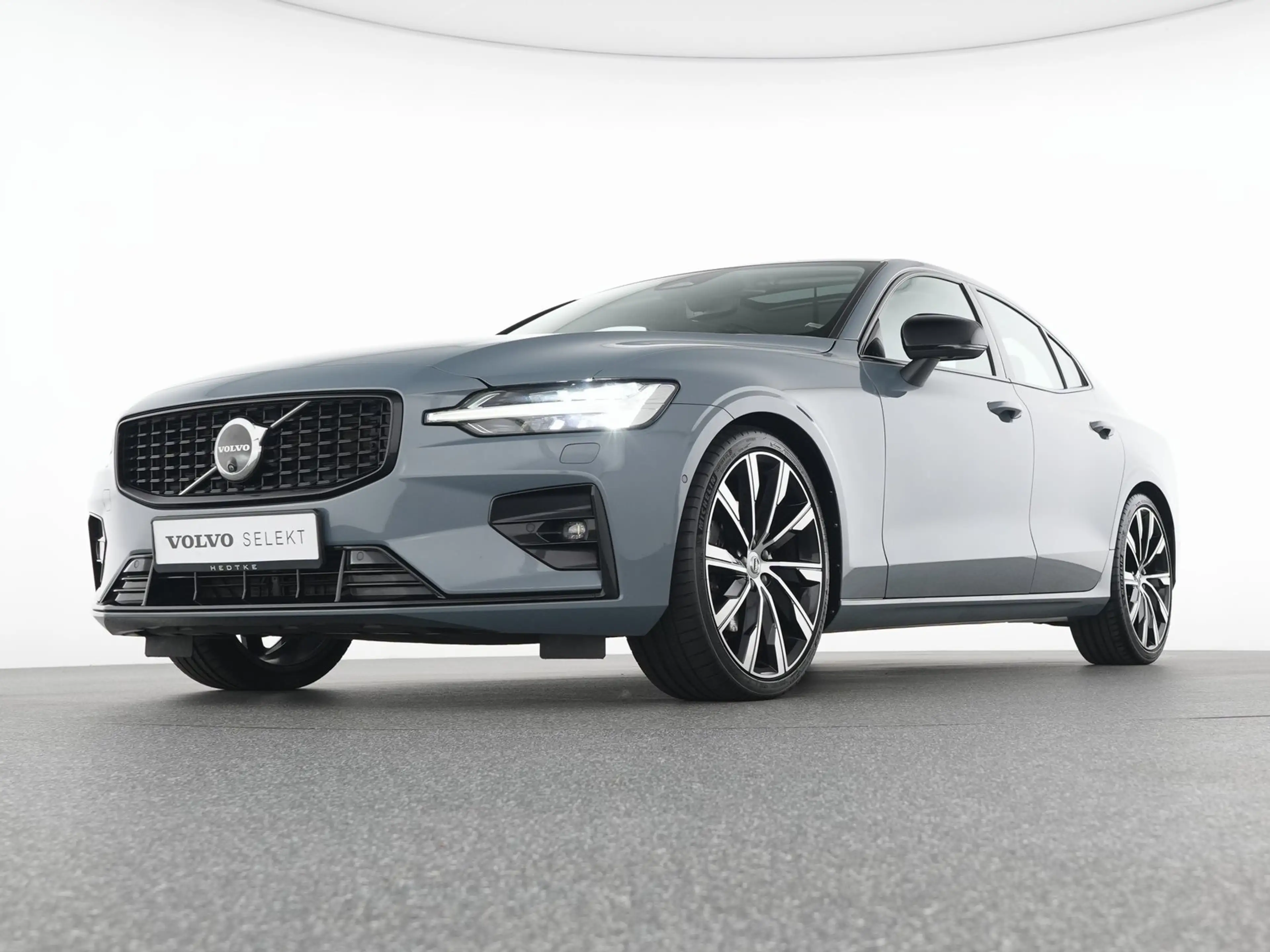 Volvo S60 B4 Plus Dark PANORAMA*20"STHZ*360°MASSAGE — photo 6