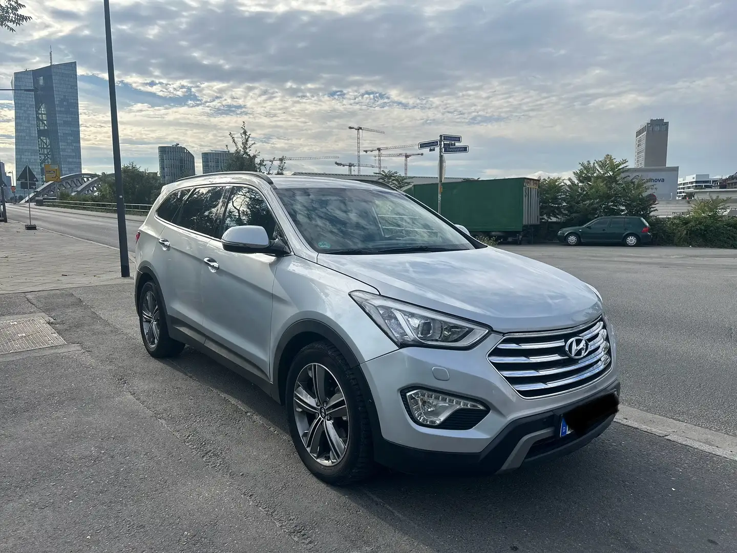 Hyundai Grand Santa Fe 2.2 CRDI 4WD Automatik Premium Silber - 1